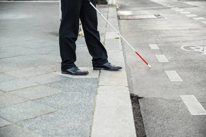 How to Evaluate a Face-Alert Smart Cane Before You Trust It in Public